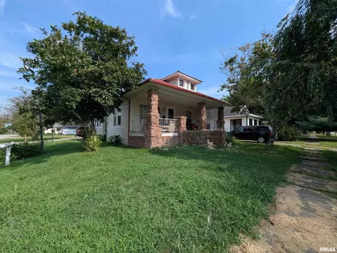 657 N Hickory St, Centralia, IL 62801 photo 4