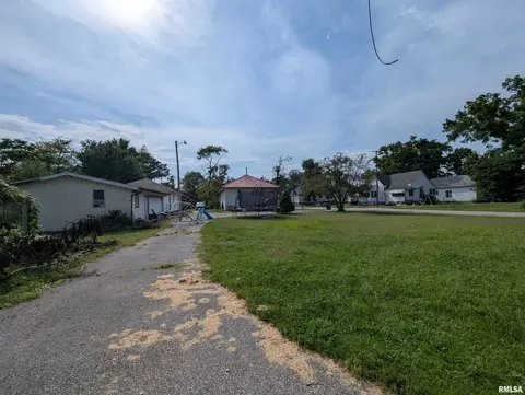 657 N Hickory St, Centralia, IL 62801 photo 9