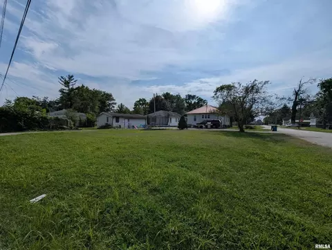 657 N Hickory St, Centralia, IL 62801 photo 10