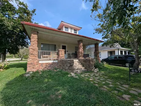 657 N Hickory St, Centralia, IL 62801 photo 2