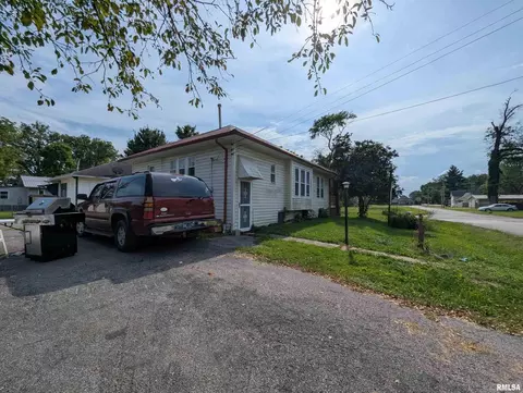 657 N Hickory St, Centralia, IL 62801 photo 8