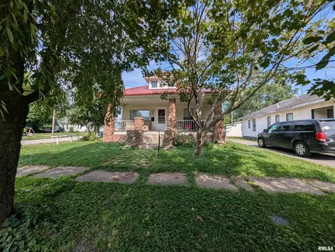 657 N Hickory St, Centralia, IL 62801