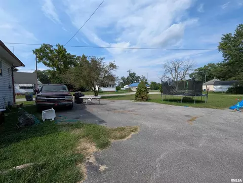 657 N Hickory St, Centralia, IL 62801 photo 11