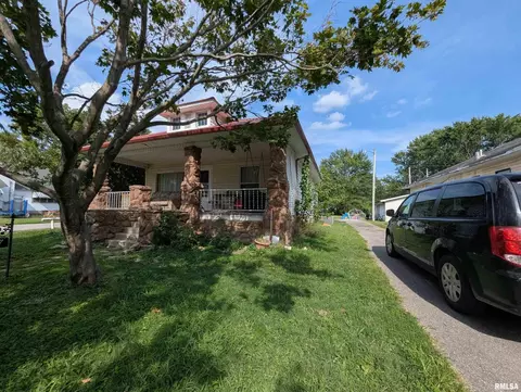 657 N Hickory St, Centralia, IL 62801 photo 3