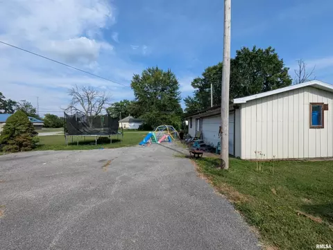 657 N Hickory St, Centralia, IL 62801 photo 12