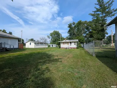 653 N Hickory St, Centralia, IL 62801