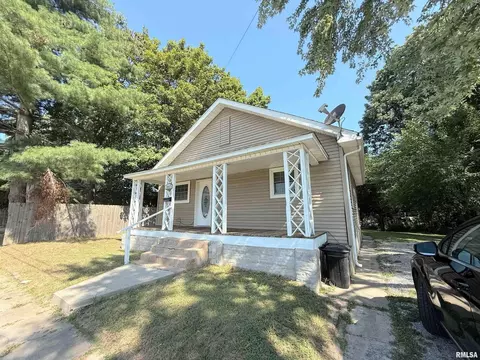 1117 W Cherry St, Herrin, IL 62948