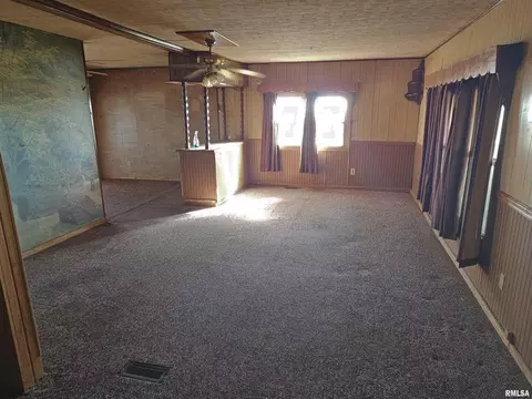 Living - 5274 Norton Rd, Sandoval, IL 62882 photo 1 of 4