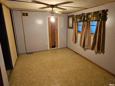 Bedroom - 5274 Norton Rd, Sandoval, IL 62882 photo 5 of 6