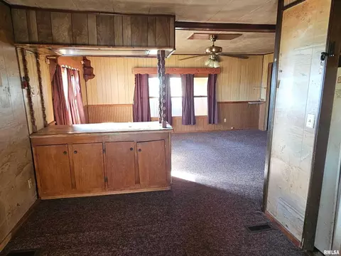Living - 5274 Norton Rd, Sandoval, IL 62882 photo 4 of 4