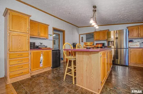 Kitchen - 16807 Kendall Rd, Mount Vernon, IL 62864 photo 2 of 2