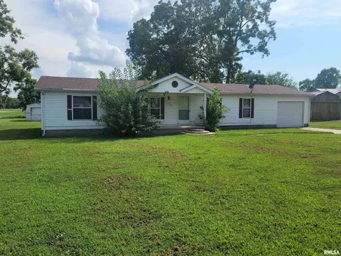 405 E Fayette St, Patoka, IL 62875