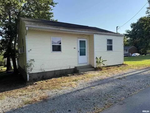 301 Lewis St, Vienna, IL 62995