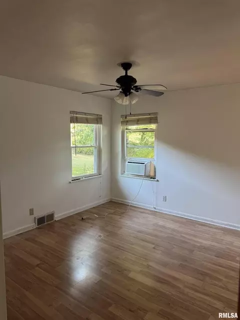 Bedroom - 8 Northbrook Dr, Mount Vernon, IL 62864 photo 2 of 2