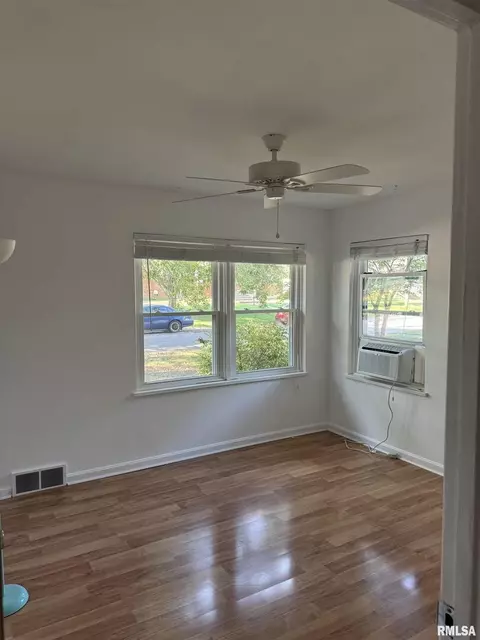 Bedroom - 8 Northbrook Dr, Mount Vernon, IL 62864 photo 1 of 2