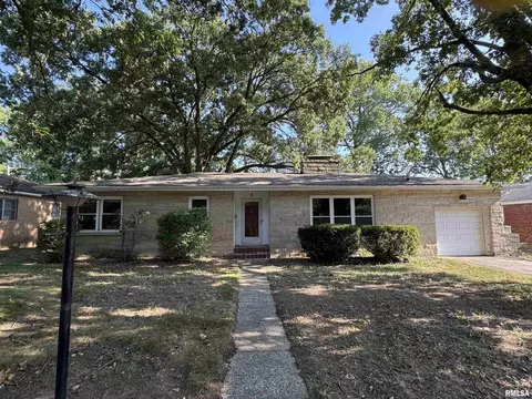 8 Northbrook Dr, Mount Vernon, IL 62864