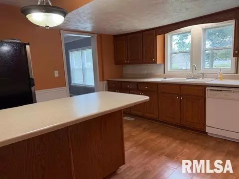 Kitchen - 1621 N Park Ave, Herrin, IL 62948 photo 2 of 2