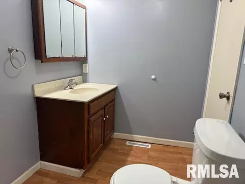Bath - 1621 N Park Ave, Herrin, IL 62948 photo 1 of 3