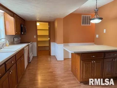 Kitchen - 1621 N Park Ave, Herrin, IL 62948 photo 1 of 2