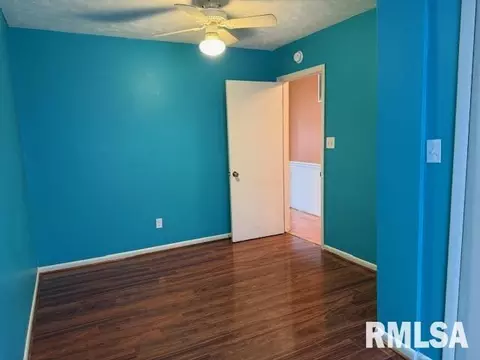 Bedroom - 1621 N Park Ave, Herrin, IL 62948 photo 2 of 3