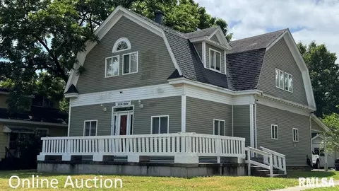 323 W Walnut St, Carbondale, IL 62901