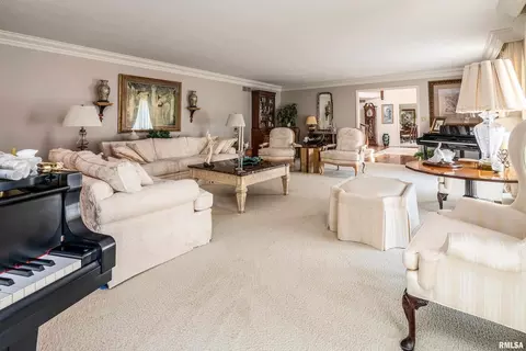 Living - 15866 Moellers Rd, Marion, IL 62959 photo 3 of 10