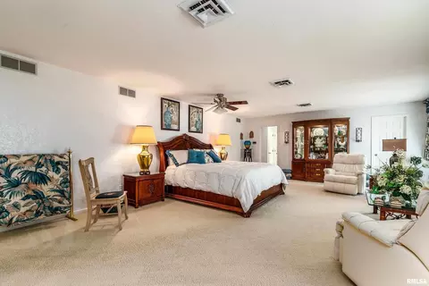 Bedroom - 15866 Moellers Rd, Marion, IL 62959 photo 7 of 13