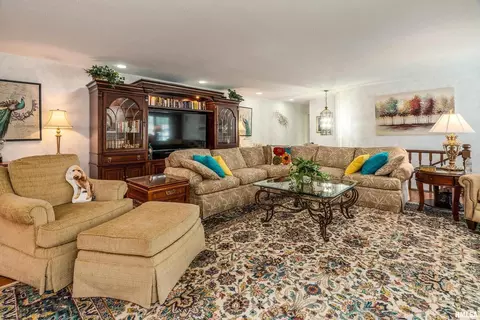 Living - 15866 Moellers Rd, Marion, IL 62959 photo 7 of 10