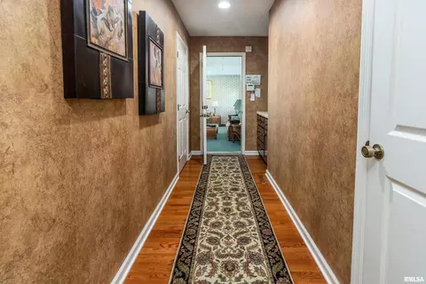 Entry Way - 15866 Moellers Rd, Marion, IL 62959 photo 5 of 8