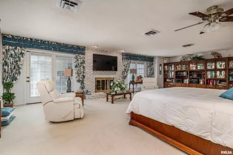 Bedroom - 15866 Moellers Rd, Marion, IL 62959 photo 9 of 13