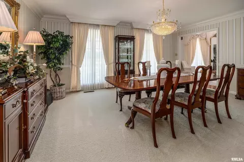 Dining - 15866 Moellers Rd, Marion, IL 62959 photo 2 of 6