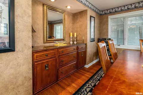 Dining - 15866 Moellers Rd, Marion, IL 62959 photo 6 of 6