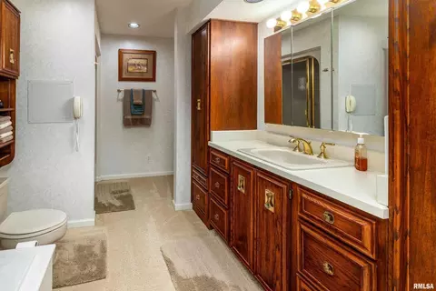 Bath - 15866 Moellers Rd, Marion, IL 62959 photo 6 of 10