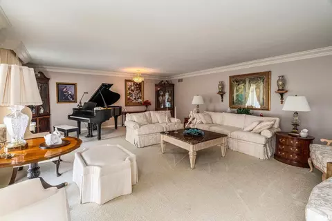 Living - 15866 Moellers Rd, Marion, IL 62959 photo 2 of 10