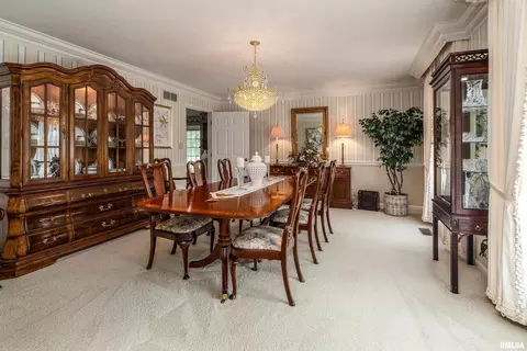 Dining - 15866 Moellers Rd, Marion, IL 62959 photo 1 of 6