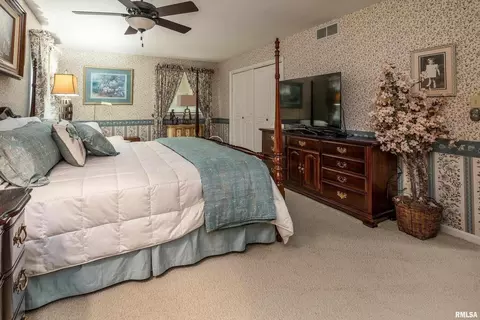 Bedroom - 15866 Moellers Rd, Marion, IL 62959 photo 3 of 13
