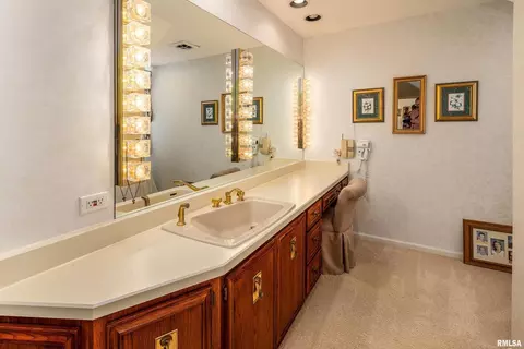 Bath - 15866 Moellers Rd, Marion, IL 62959 photo 8 of 10