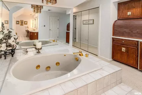 Bath - 15866 Moellers Rd, Marion, IL 62959 photo 7 of 10