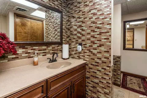Bath - 15866 Moellers Rd, Marion, IL 62959 photo 10 of 10