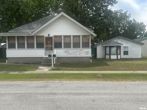 906 Belle Ave, Pinckneyville, IL 62274