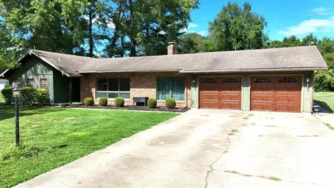 167 Fox Creek Rd, Flora, IL 62839