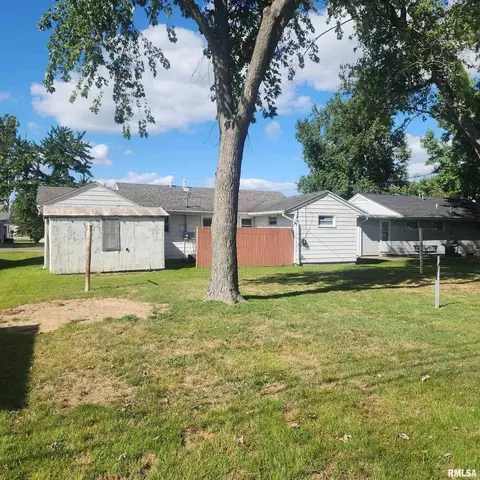 Exterior - 720 Birchwood Ave, Flora, IL 62839 photo 1 of 10