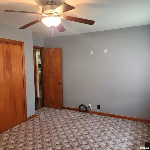 Bedroom - 720 Birchwood Ave, Flora, IL 62839 photo 4 of 5