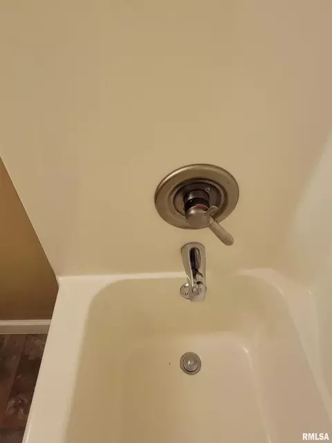 Bath - 2517 Cherrybark Ln, Flora, IL 62839 photo 9 of 9