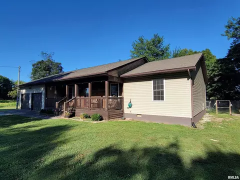 Exterior - 2517 Cherrybark Ln, Flora, IL 62839 photo 5 of 27