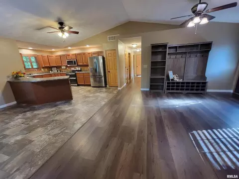 Entry Way - 2517 Cherrybark Ln, Flora, IL 62839 photo 1 of 5