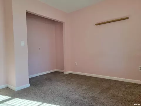 Bedroom - 2517 Cherrybark Ln, Flora, IL 62839 photo 5 of 9