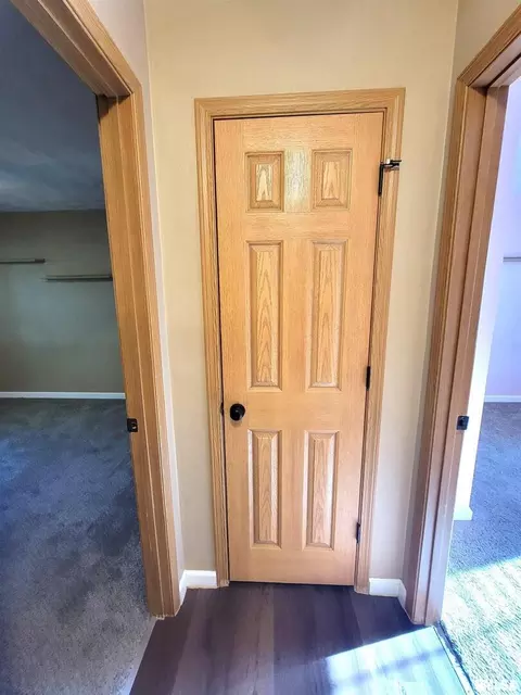Entry Way - 2517 Cherrybark Ln, Flora, IL 62839 photo 5 of 5