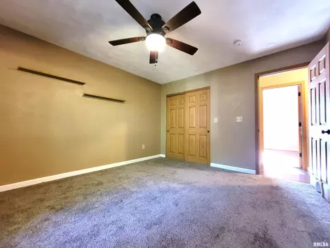 Bedroom - 2517 Cherrybark Ln, Flora, IL 62839 photo 2 of 9