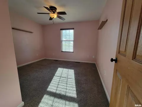 Bedroom - 2517 Cherrybark Ln, Flora, IL 62839 photo 4 of 9